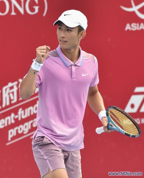 香港赛商竣程强势晋级八强 卡恰诺夫与卫冕冠军双双淘汰